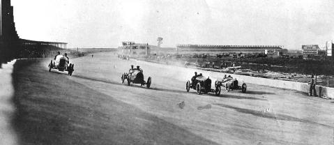 The Snelling Speedway in 1916. (Minneapolis Park and Recreation Board.)