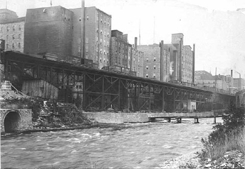 The west bank of the Mississippi River in downtown Minneapolis, just below St. Anthony Falls, in 1885. (Minnesota Historical Society)
