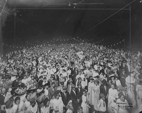 The crowd attanding a concert on the pavilion roof in 1912. Photographed from the stage. (Charles J. Hibbard, Minnesota Historical Society)