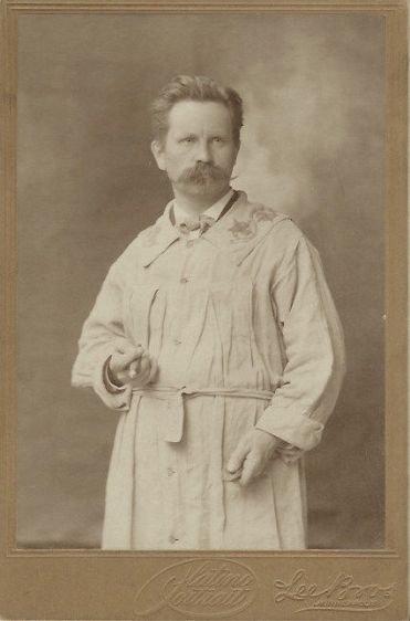 Jakob Fjelde, Lee Bros., year unknown. I like the cigar. (Photo courtesty of cabinetcardgallery.wordpress.com)